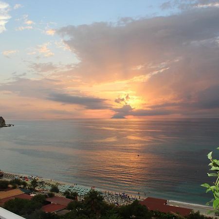 Hotel Terrazzo Sul Mare Тропеа Екстер'єр фото