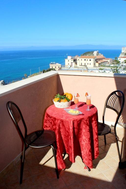 Hotel Terrazzo Sul Mare Тропеа Екстер'єр фото