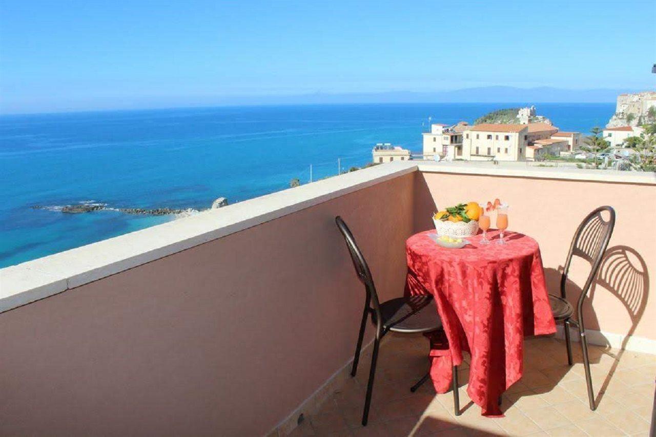 Hotel Terrazzo Sul Mare Тропеа Екстер'єр фото