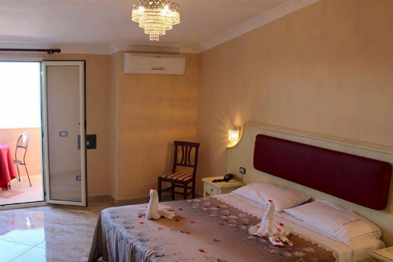 Hotel Terrazzo Sul Mare Тропеа Екстер'єр фото