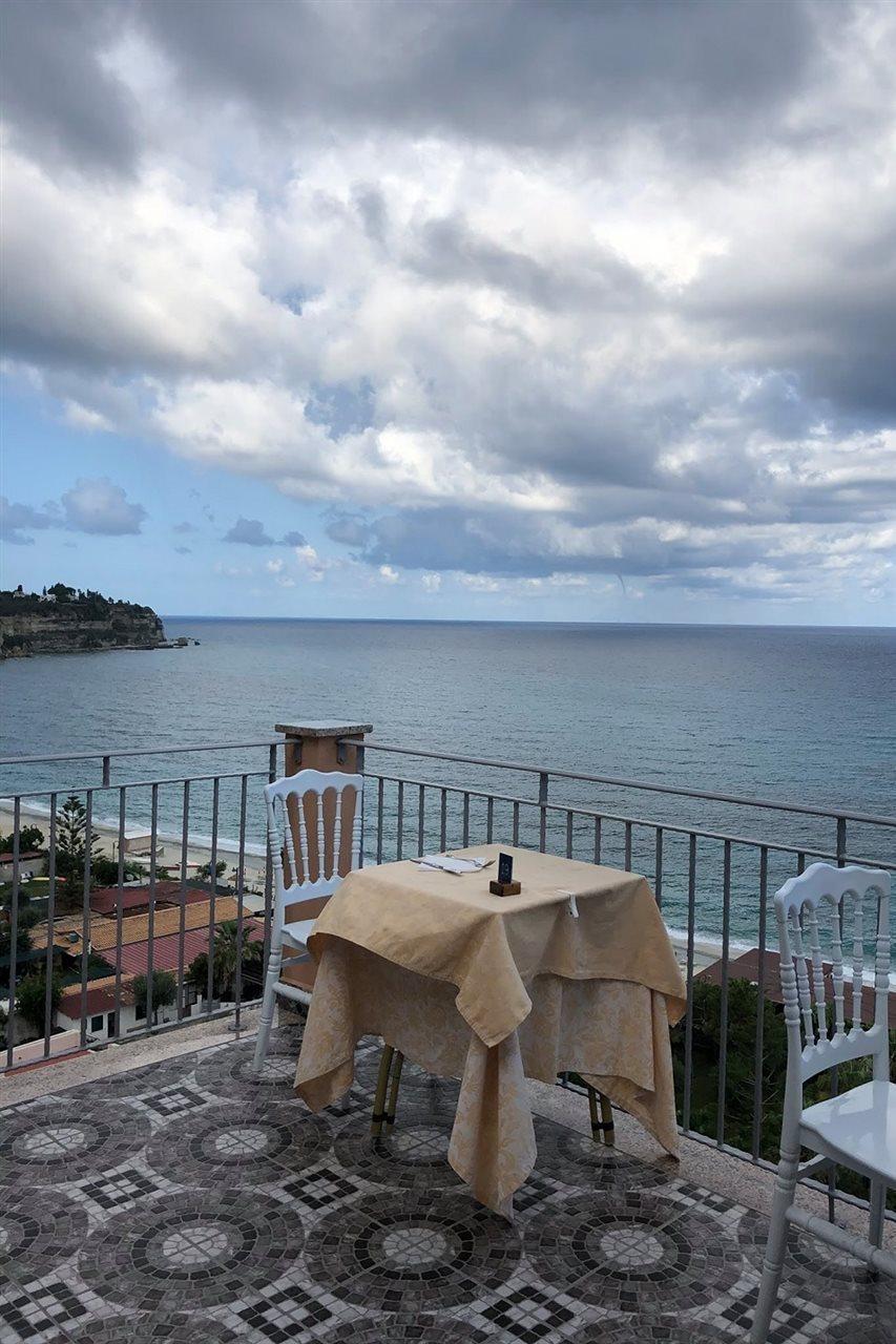 Hotel Terrazzo Sul Mare Тропеа Екстер'єр фото