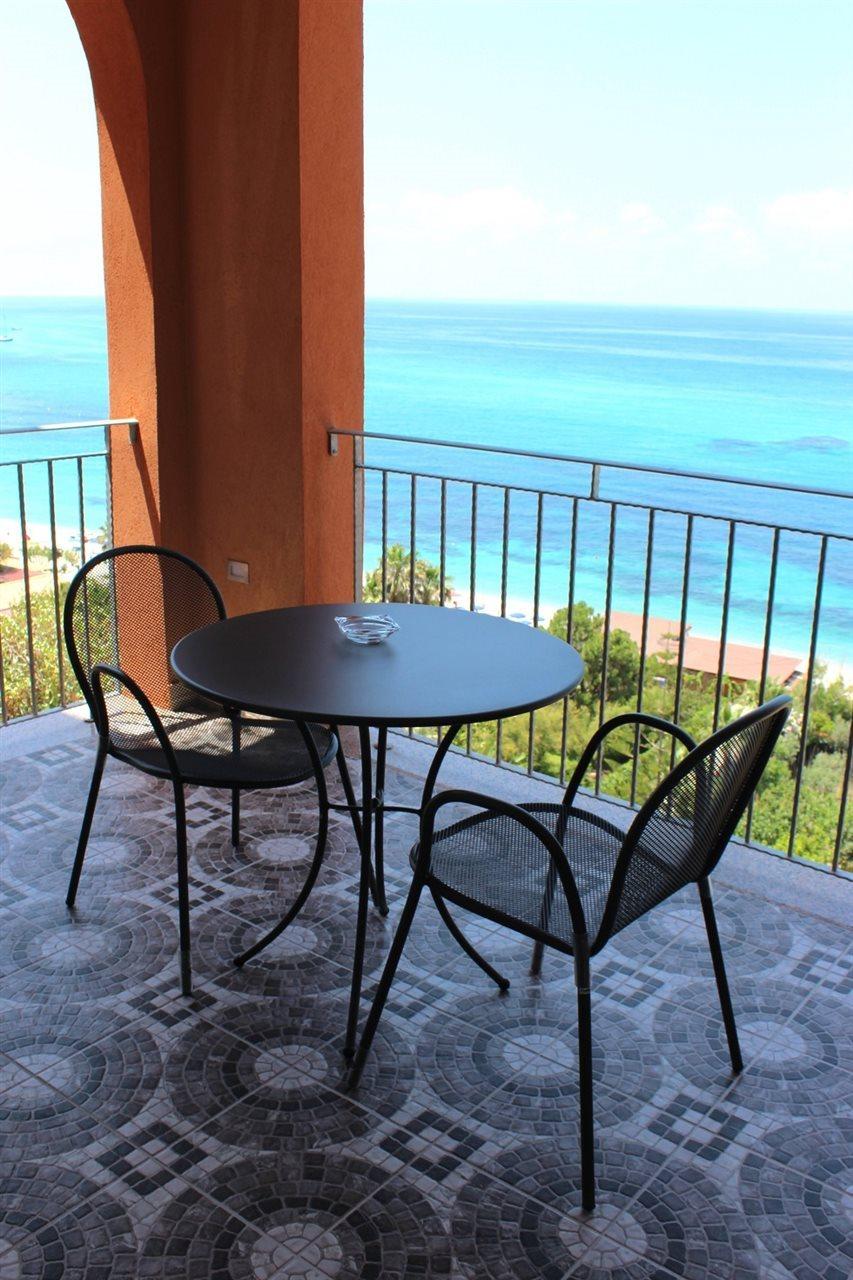 Hotel Terrazzo Sul Mare Тропеа Екстер'єр фото