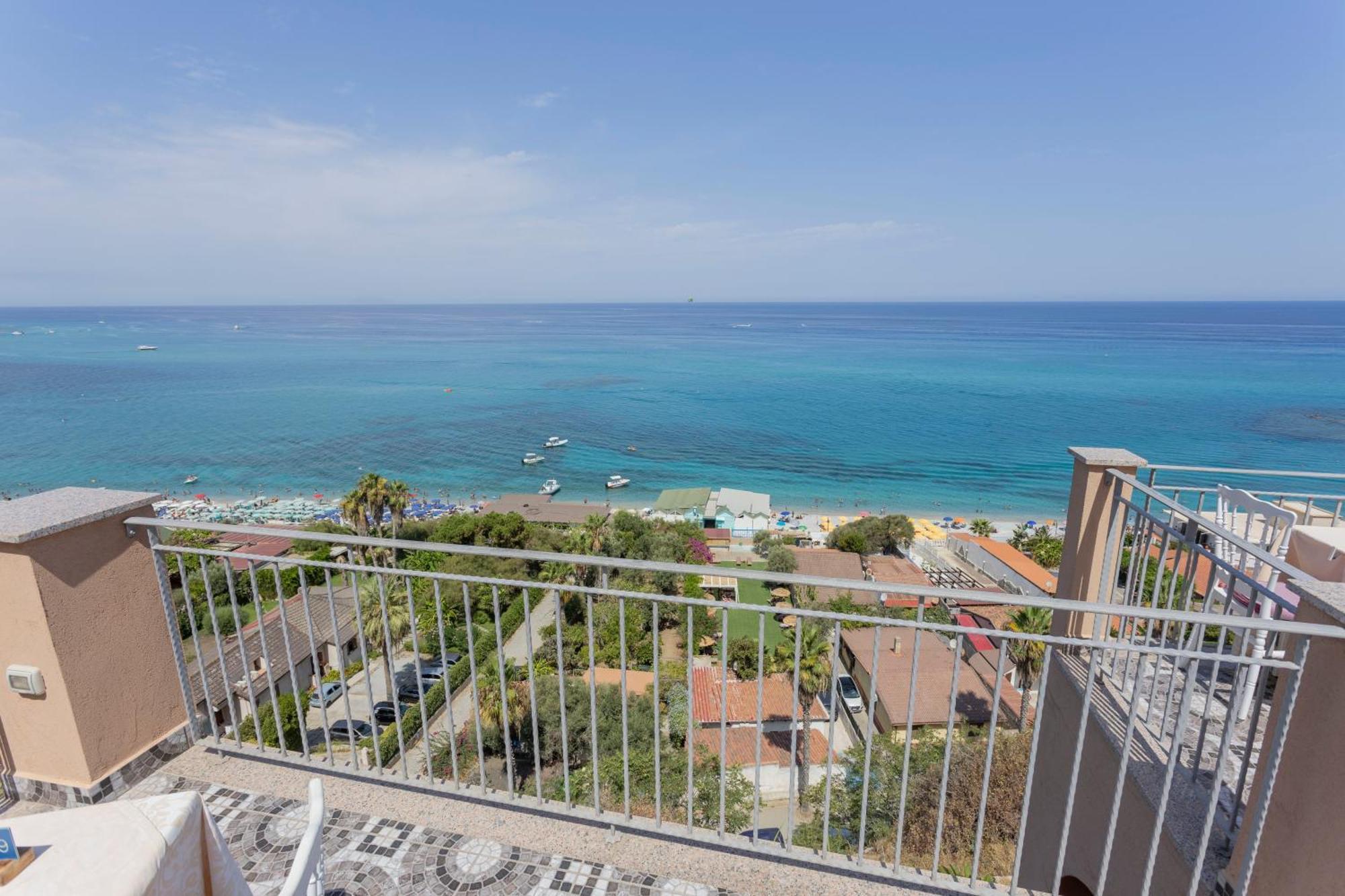 Hotel Terrazzo Sul Mare Тропеа Екстер'єр фото