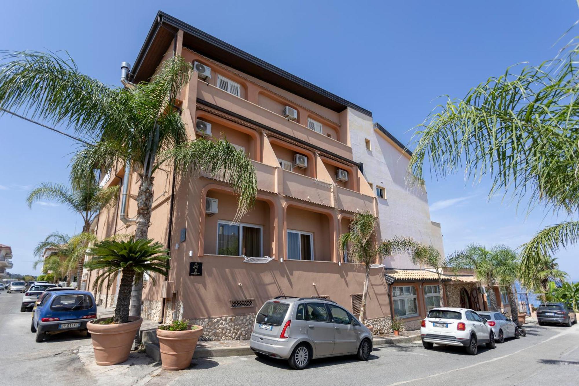 Hotel Terrazzo Sul Mare Тропеа Екстер'єр фото