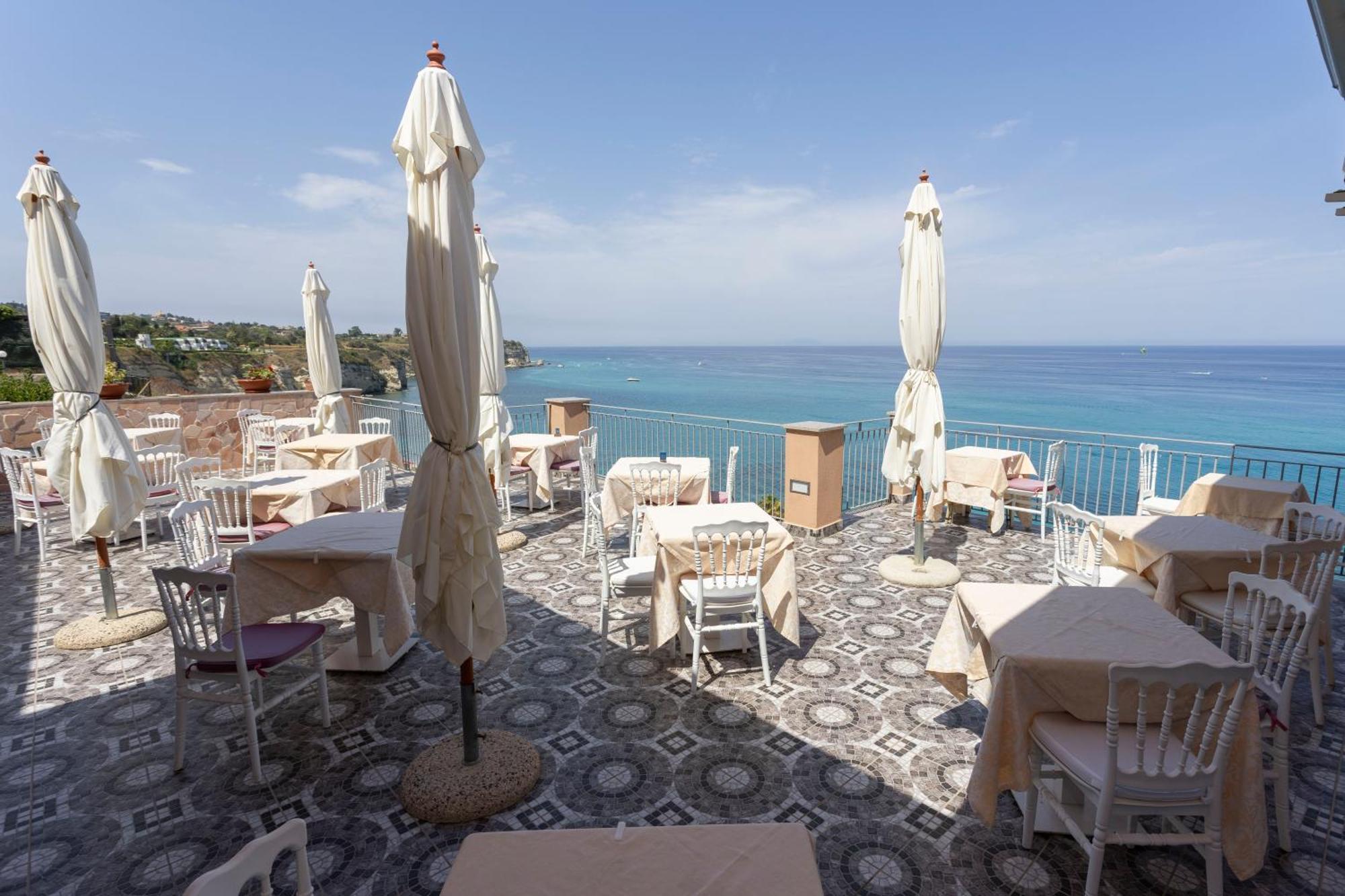Hotel Terrazzo Sul Mare Тропеа Екстер'єр фото