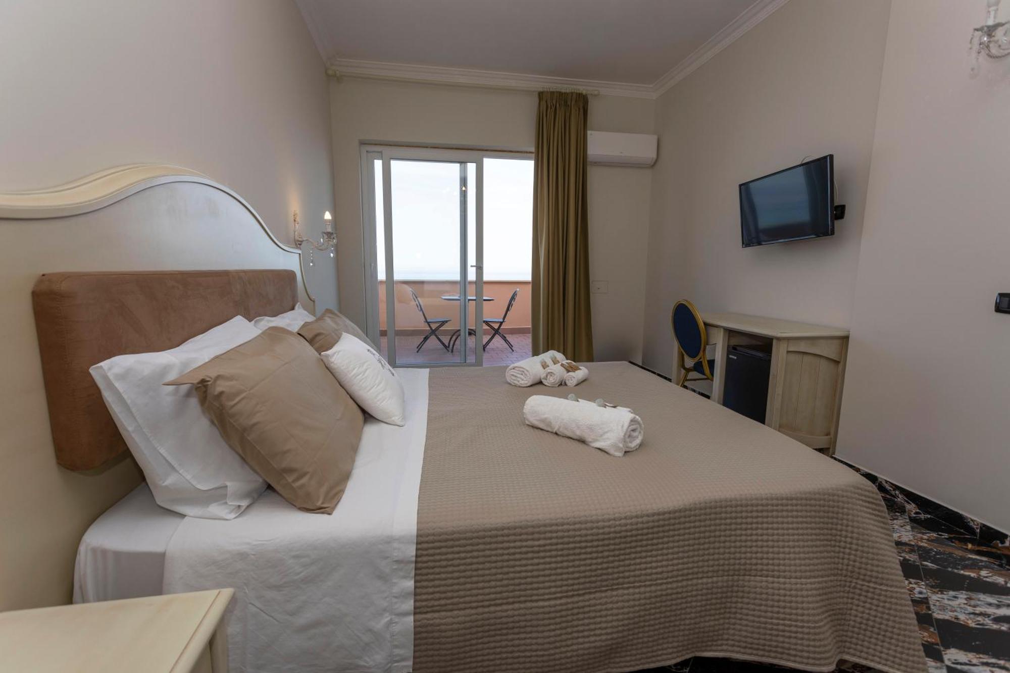 Hotel Terrazzo Sul Mare Тропеа Екстер'єр фото