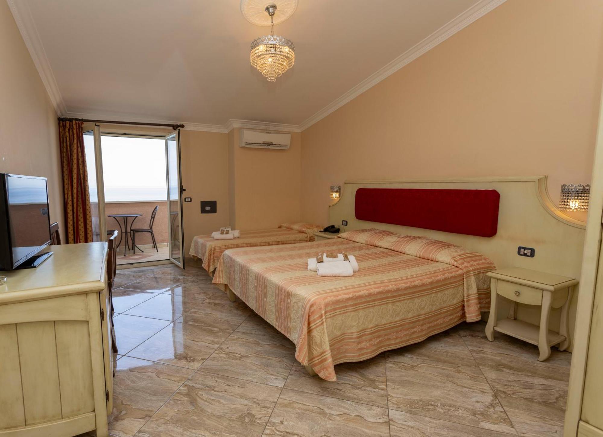 Hotel Terrazzo Sul Mare Тропеа Екстер'єр фото