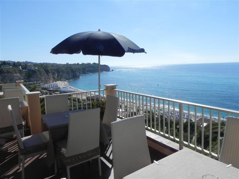 Hotel Terrazzo Sul Mare Тропеа Екстер'єр фото