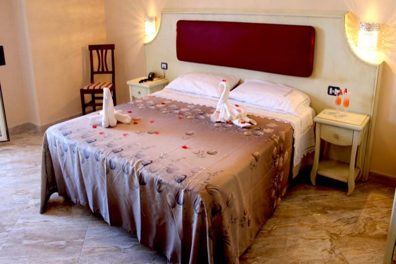 Hotel Terrazzo Sul Mare Тропеа Екстер'єр фото