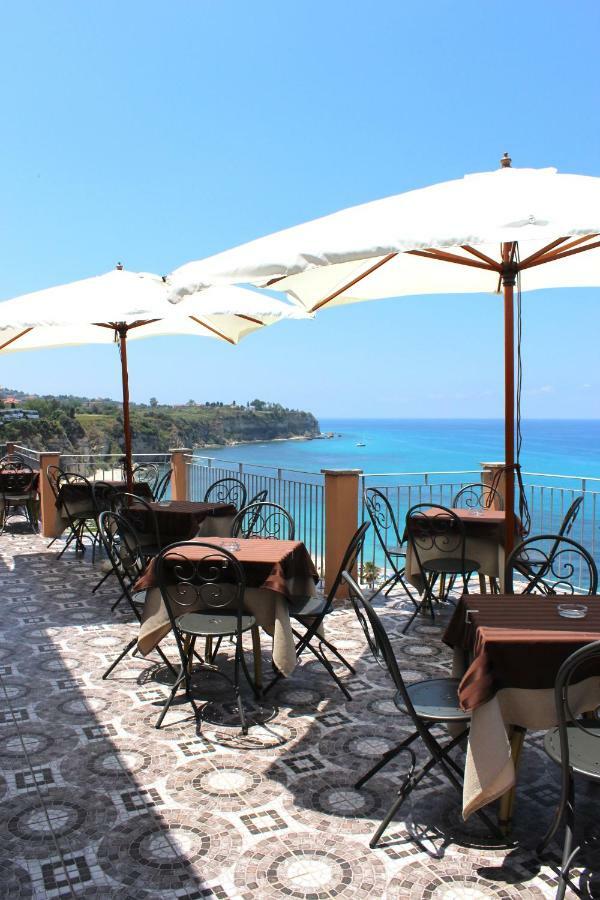 Hotel Terrazzo Sul Mare Тропеа Екстер'єр фото